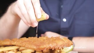 Must Eat Snacks in Australia! From Vegemite to Meat Pies and Tim Tams!