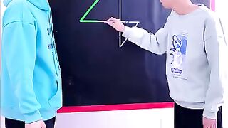 One_line_draws_the_entire_shape,_and_the_lines_cannot_overlap
