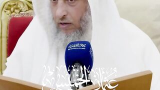 هل أصلّي عن يمين الإمام أو يساره إذا كان المسجد ممتلِئاً؟ - عثمان الخميس