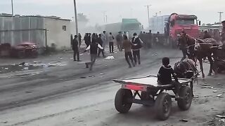 مساعدات تصل الي اهل غزه