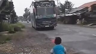 Child dance Infront of big buss