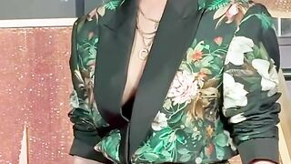 Sunny Leone is a very beautiful Bollywood heroine.