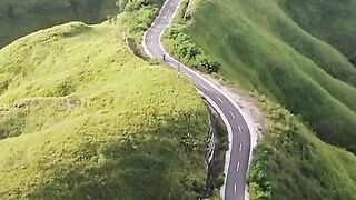 One of the most beautiful roads in Indonesia ????️????Piarakuku Hills - Sumba