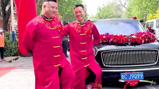 It's the first time I've seen a wedding car like this in so long as I've been the best man. Is this a car from the 80's? #RedRedRed #HappyHappyHappy