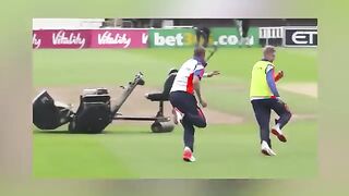 Best 20 Most Funny - comedy Moments in Cricket