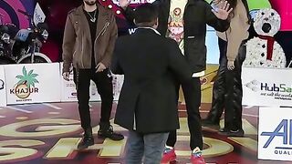 Larky NY kia funy dance.????????????