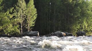 Som da água descendo o rio