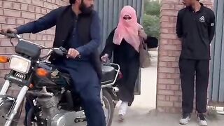 کالج سے لڑکی بھاگ گئی