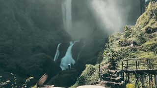 Pemandangan air terjun