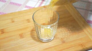 Вливаю в вермишель стакан кипятка и получается деликатес.