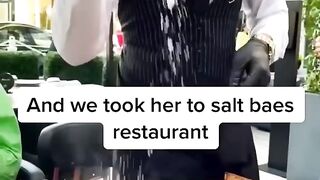Keemokazi’s little sister pays for the bill at the most expensive restaurant ????