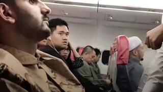 Indonesian pilot greets Palestinian passenger on plane