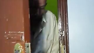 الخائنة زوجها العجوز
