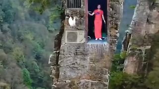 Mysterious stone house on the cliff _ Rural life of villagers in China’s cliff village