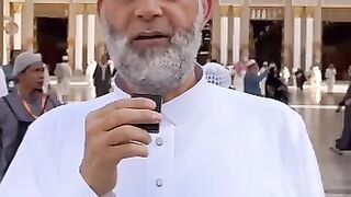 إن (الله) (وملائكته) (يصلون) (على) (النبي) (يا أيها)
