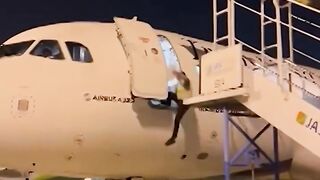 Man Falls from Plan/Jakarta airport incident/Indonesia airport/aeroplane/Air Craft incident