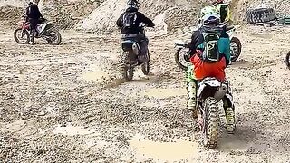 Dirt_Bike_Hill_Climb(480p).