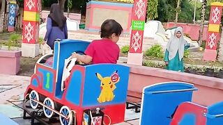 my child likes to play thomas train