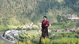 Charming Tibetan Beauty，Classic Tibetan song “Yak and shepherd girl”