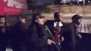 Extremist Zionist minister “Ben-Gvir” takes out his gun and threatens the settlers who attacked