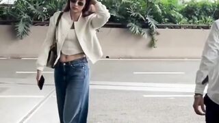 Pooja Hegde Spotted At Airport #poojahegde #viral #youtubeshorts #trending #shortvideo #ytshorts