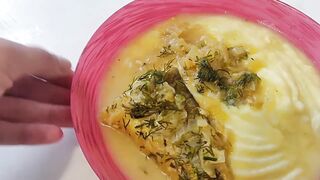 Хек в луковом соусе на сковороде. Секрет приготовления