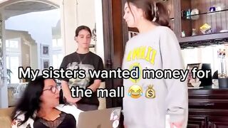 Keemokazi’s sisters ask their mom for money to go to the mall ????