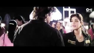 Aaj_bhari_mehafil_mein_Koi_badnaam_hoga___Divya_Bharti___Kumar_Sanu___Dil_cheer_ke_dekh(360p).