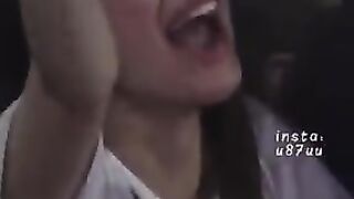 بنت تبكي على اغنية خسرت كل الناس