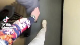 Dziecko jak ziemniaki cyk po schodach