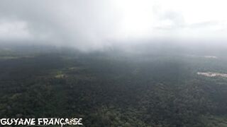 ON SURVIT 24H DANS LA JUNGLE ! (notre camp est incroyable)