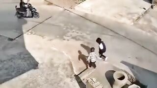Little girl drops a 4-year-old boy into a well in China