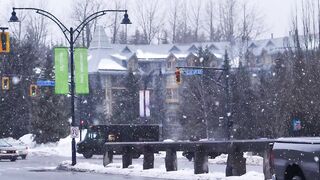 Snowing on the streets of Canada - adalinetv