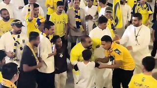 !!!جماهير النصر تطرد طفل مشجع هلالي