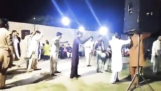 خوبصورت ہزارہ ہزارہ کا کمبر کرکالہ اسٹاہل میں۔