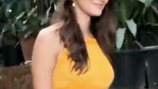 Pooja Hegde Spotted At Airport #poojahegde #viral #youtubeshorts #trending #shortvideo #ytshorts 2