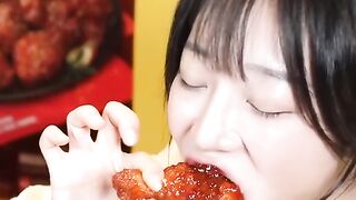 tzuyang eating chicken