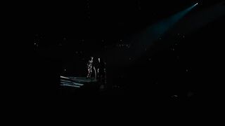 Avril Lavigne - Bois Lie (feat. Machine Gun Kelly) (Официальное концертное видео)(720P_HD).