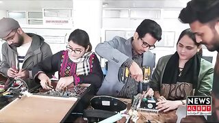 پاکستانی انجینئرز نے مہران کارکو الیکٹرک کار میں بدل دیا.