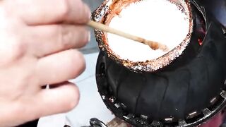 50 years of tradition! What does this Dalgona look like? 1. Star or 2. Heart __ KOREAN STREET FOOD