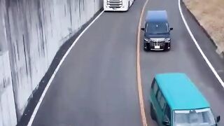 This Truck Driver is a Genius ????
