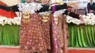 tarian adat lampung
