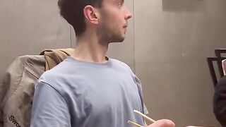 “How to  a waitress in China