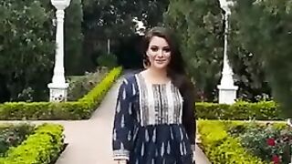 Rakhi chupa kar nishani Teri Simran wearing ladies kurta and jeans