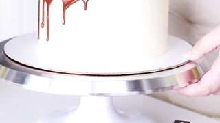 The Art of Pouring Chocolate: Transforming Desserts into Masterpieces