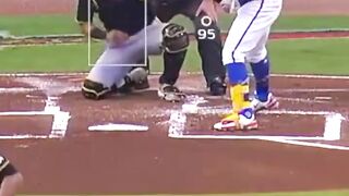 Acuña ROCKS THE BABY ????