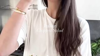 Итальянский салат с салями