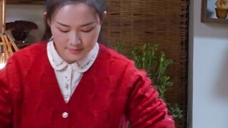 In winter, the crispy radish is cut into thin strips and marinated in the fermentation of rice water for 20 days.