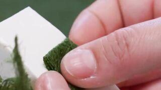 What kind of delicious food will there be when the crispy sun-dried moss and the fresh tofu are combined?