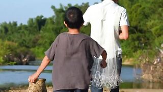 The most unforgettable thing about summer vacation when I was a kid was catching fish with my friends.